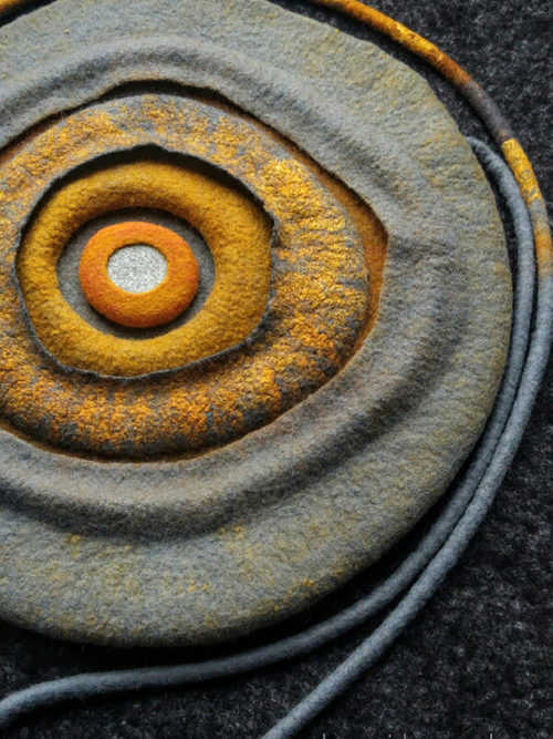 Round shoulder bag in yellow