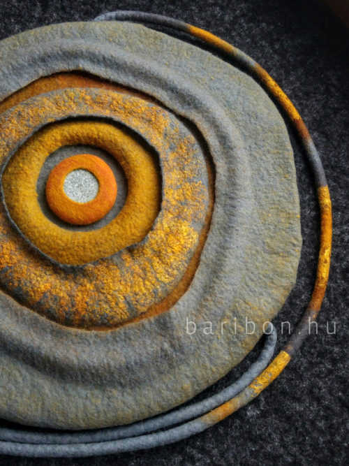 Round shoulder bag in yellow
