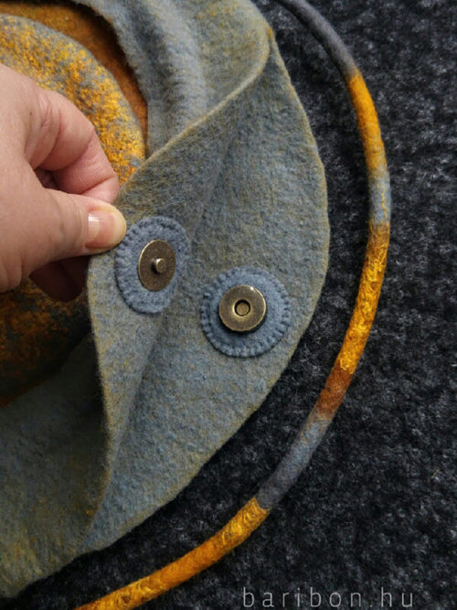 Round shoulder bag in yellow
