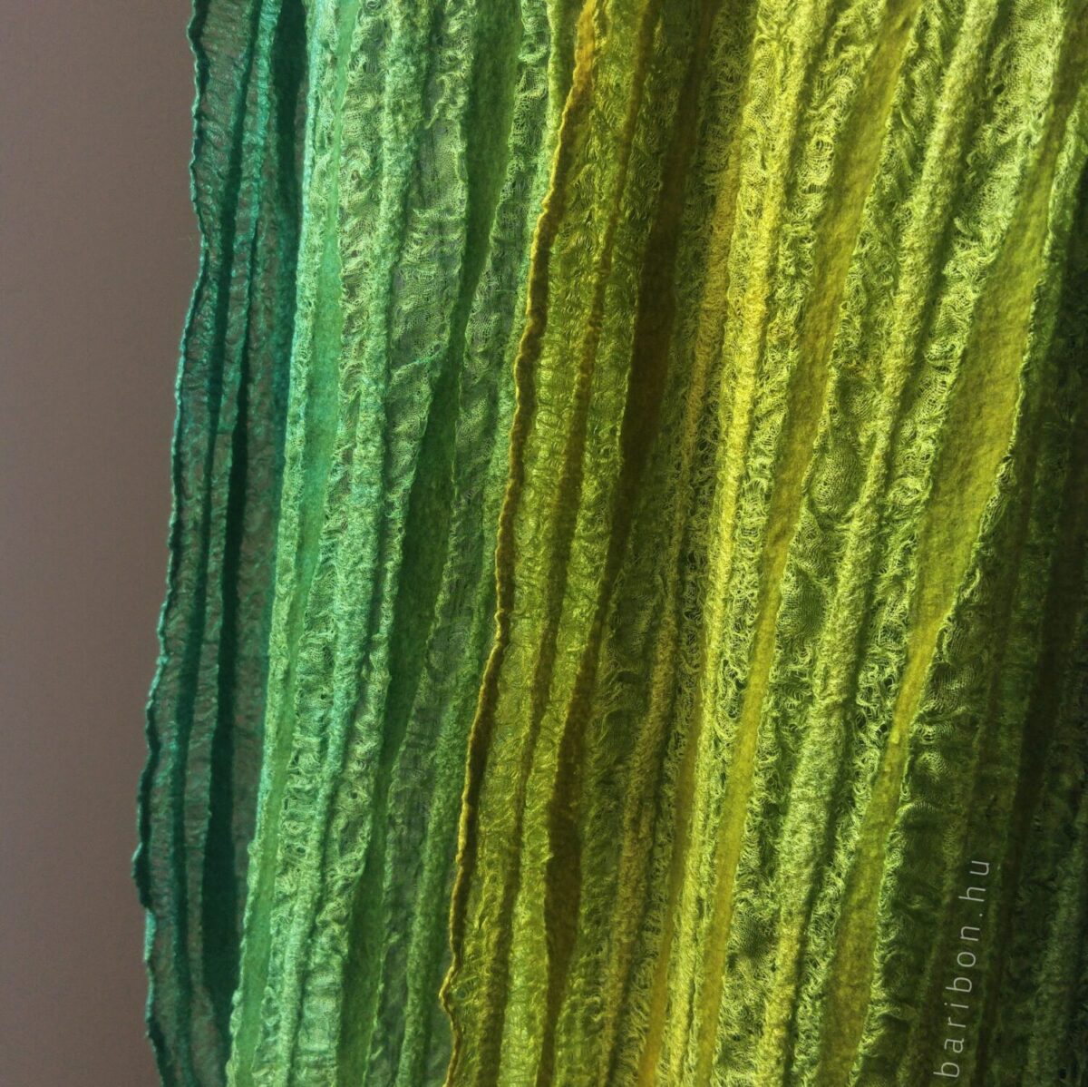 Gradiented yellow and green scarf – Baribon