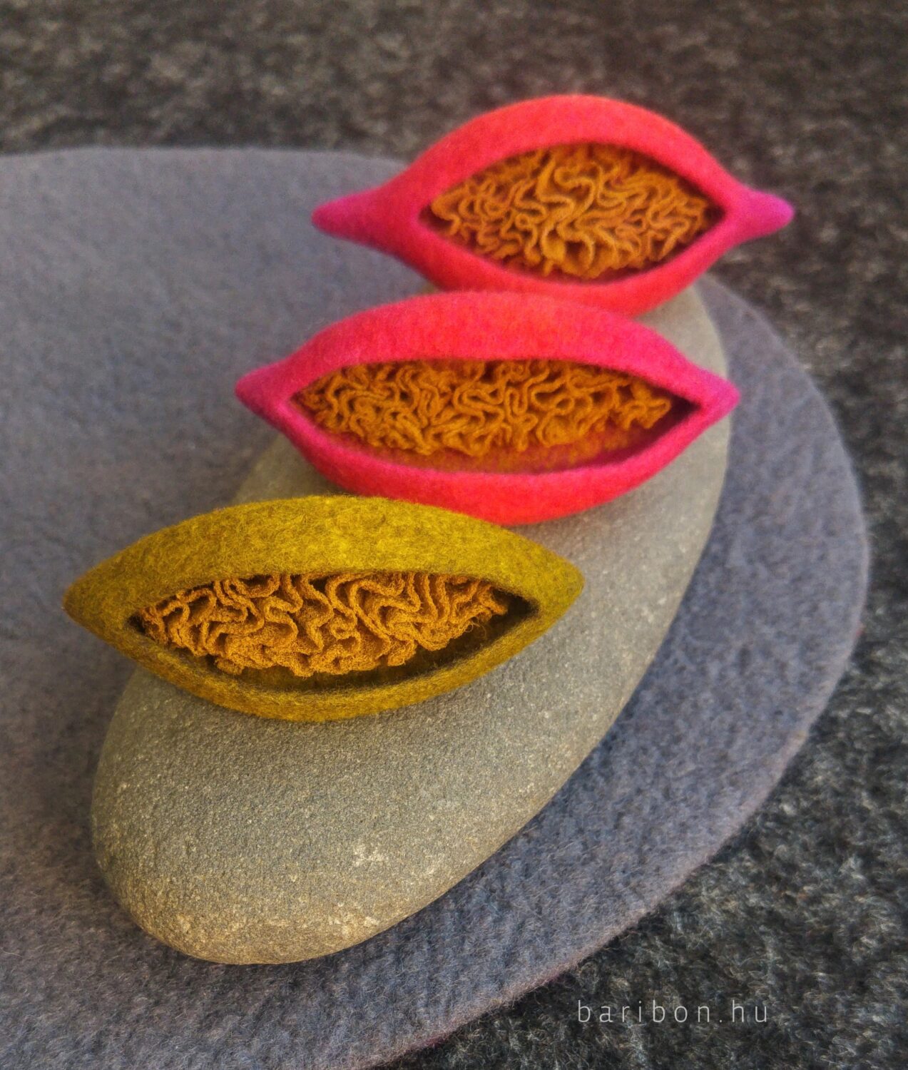 Creased silk ombre magenta ring - small