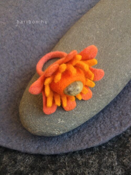 Flower shaped yellow and salmon pebble ring