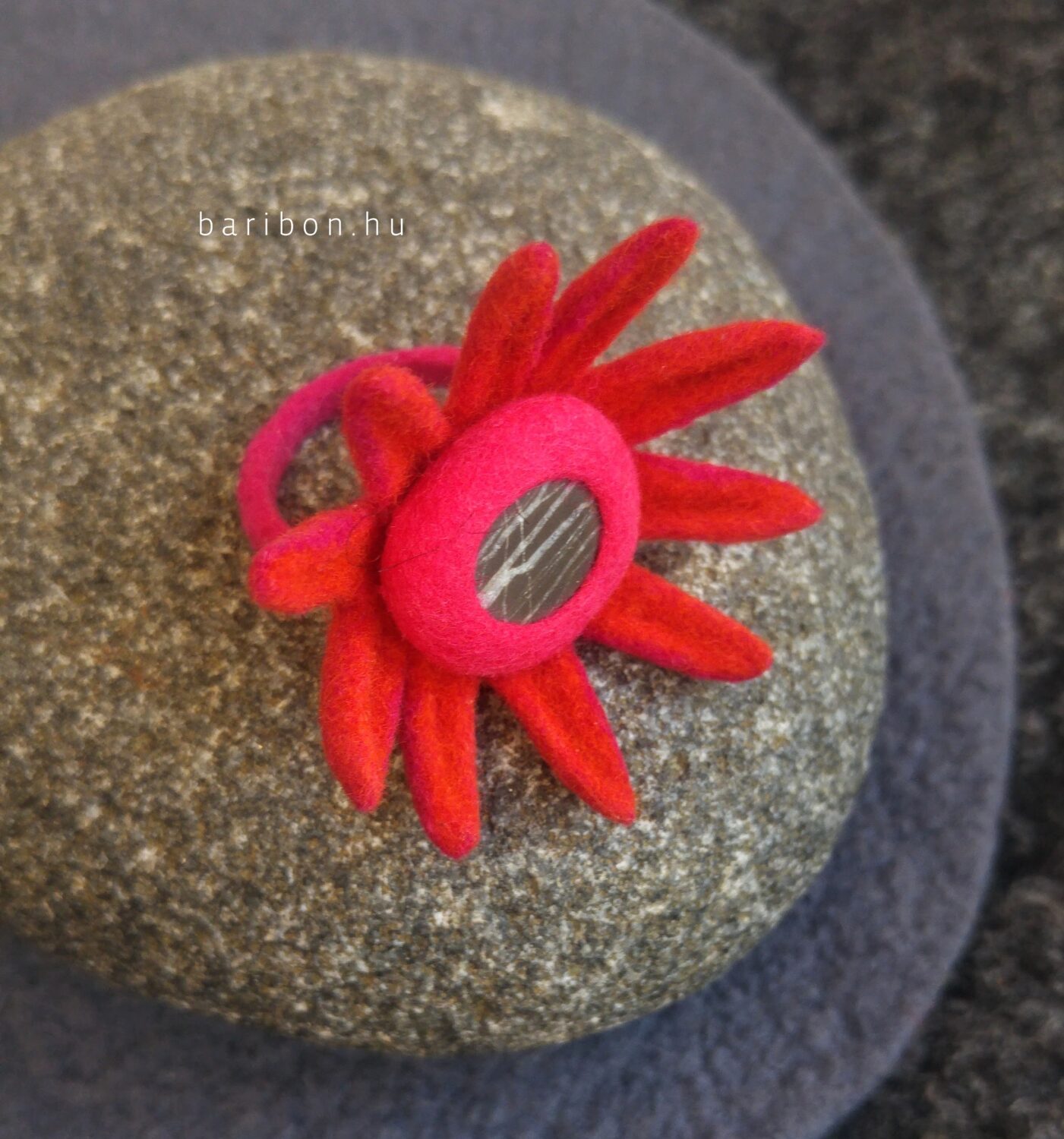 Flower shaped red and magenta pebble ring