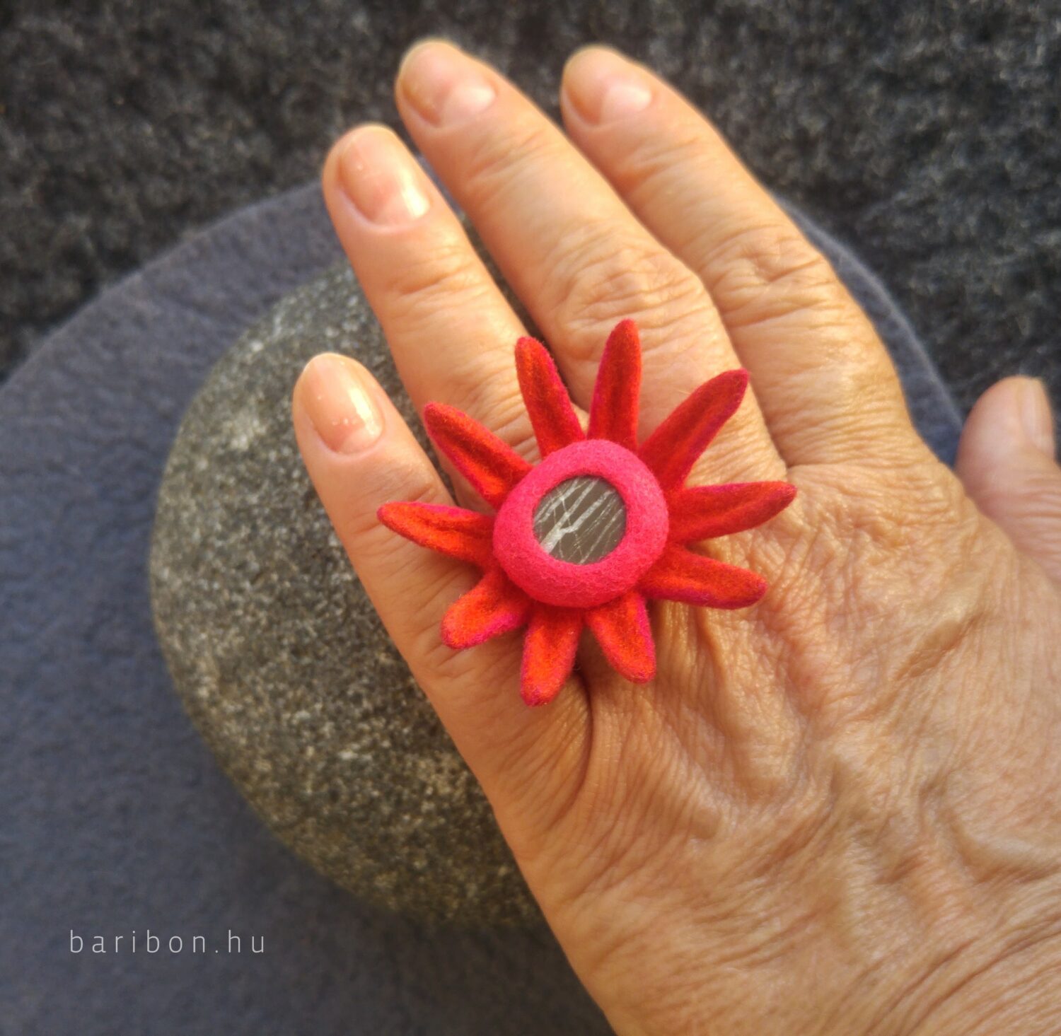 Flower shaped red and magenta pebble ring