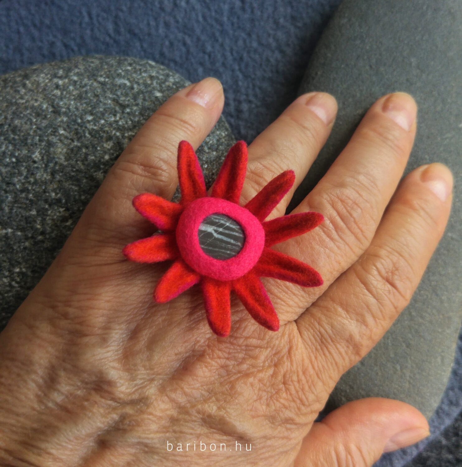 Flower shaped red and magenta pebble ring