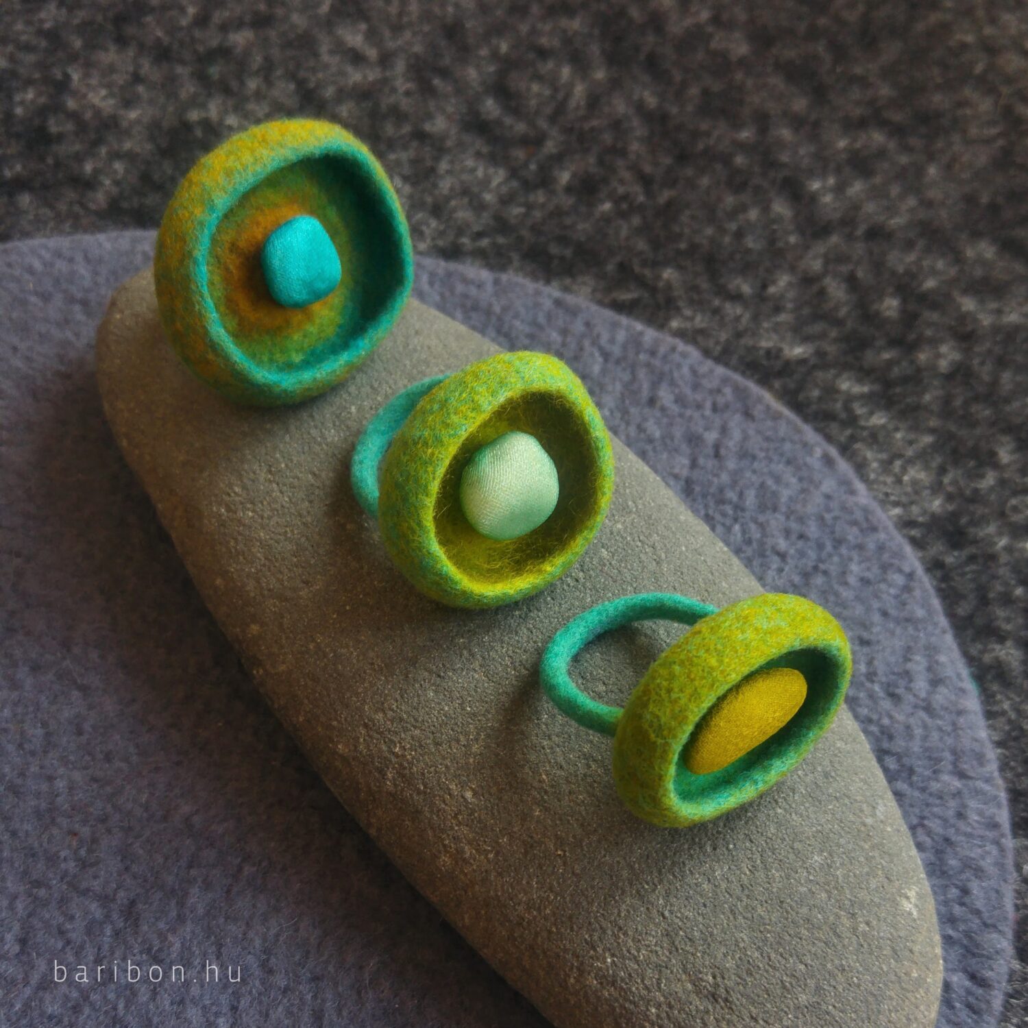 Double-cradle sky-blue silky pebble ring