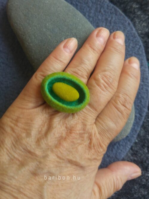 Double-cradle green oval silky pebble ring