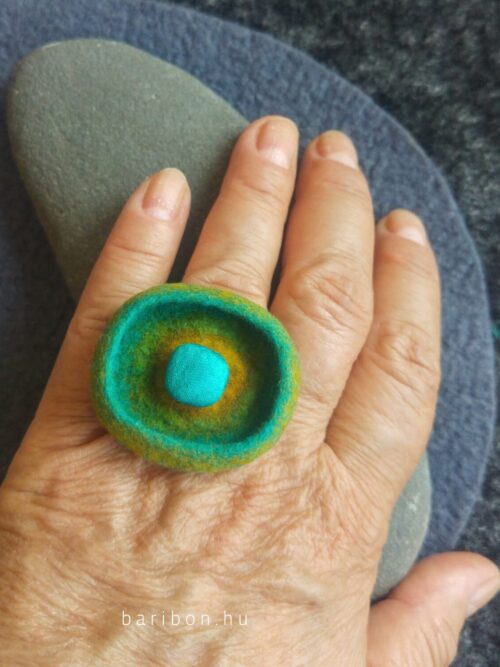 Double-cradle silky pebble ring
